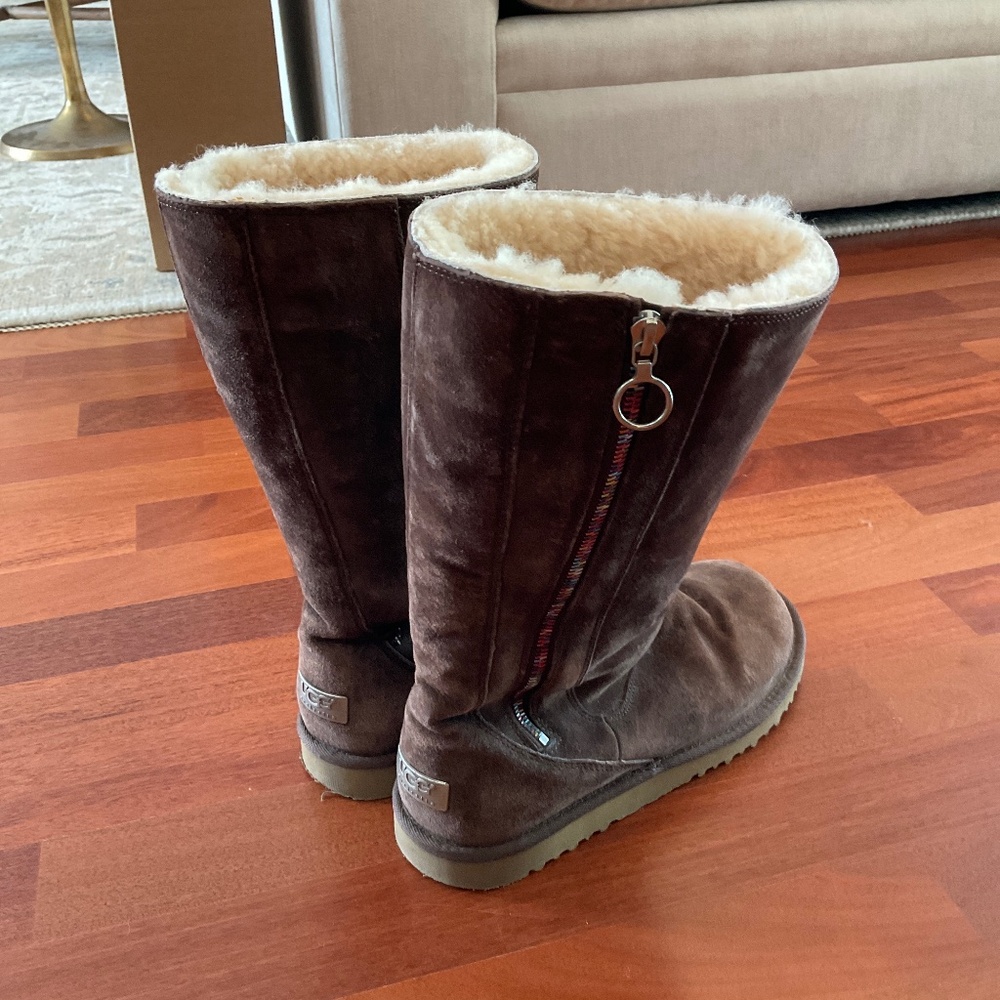 Women UGG Rainbow Zipper Boots Size US 6 (my normal size is US 7.5)